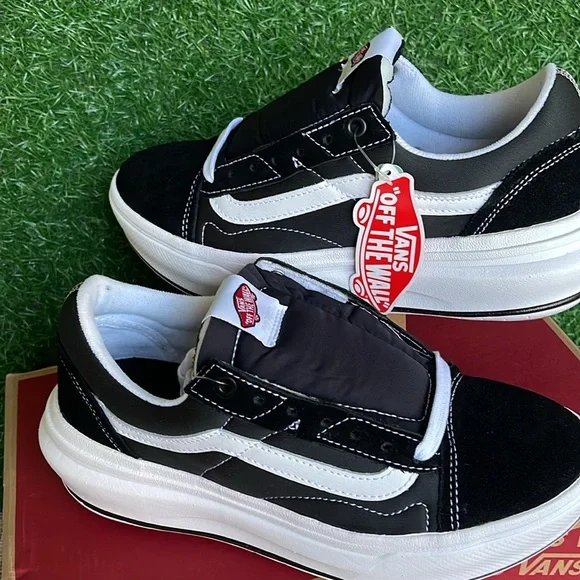 Vans WMNS Oid Skool Over
Black/White
VN0A7Q5EBA2
Sneakers Platforms - Picture 11 of 16